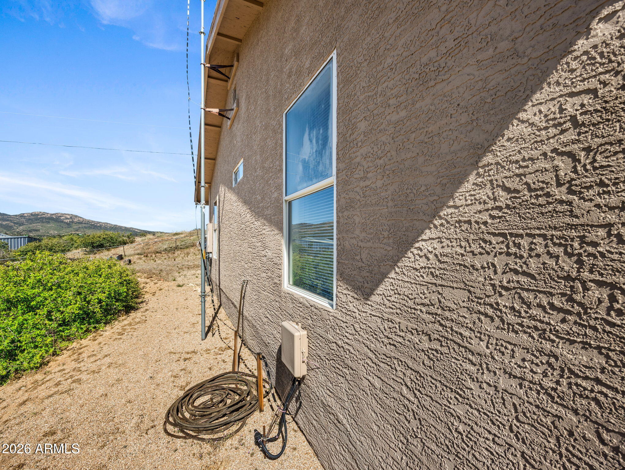18420 Peeples Valley Road Peeples Valley, AZ 86332 - Photo 31 of 31 a view of a backyard with sitting area