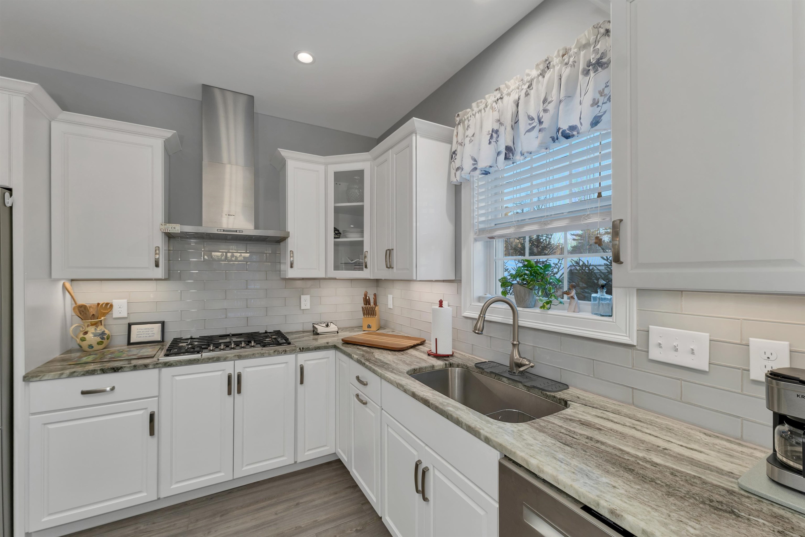 4 Mulberry Wolfeboro, NH 03894 - Photo 5 of 40