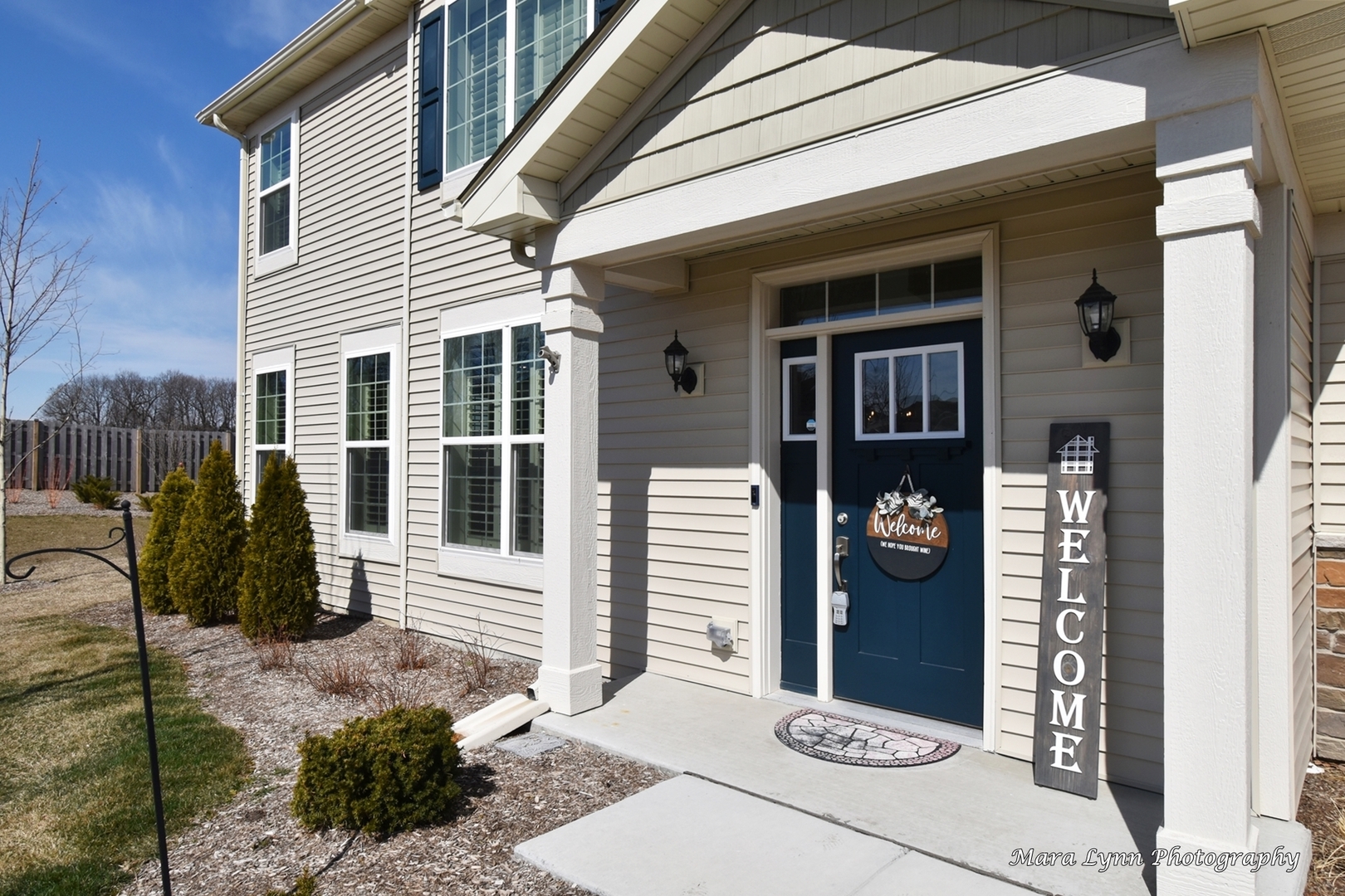 2085 Stuttle Road Batavia, IL 60510 - Photo 2 of 25 a front view of a house with a entrance