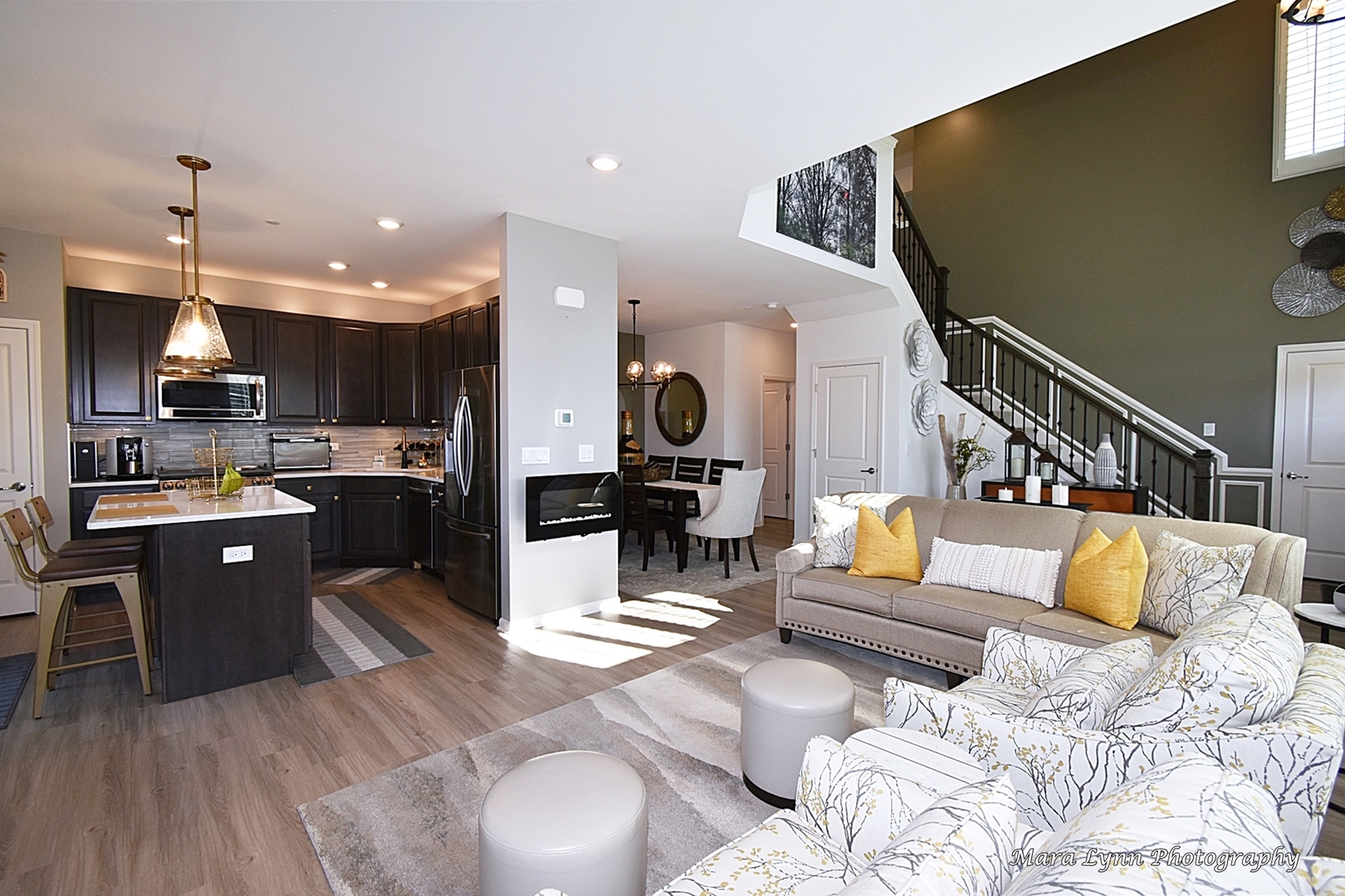 2085 Stuttle Road Batavia, IL 60510 - Photo 8 of 25 a living room with furniture kitchen view and a wooden floor
