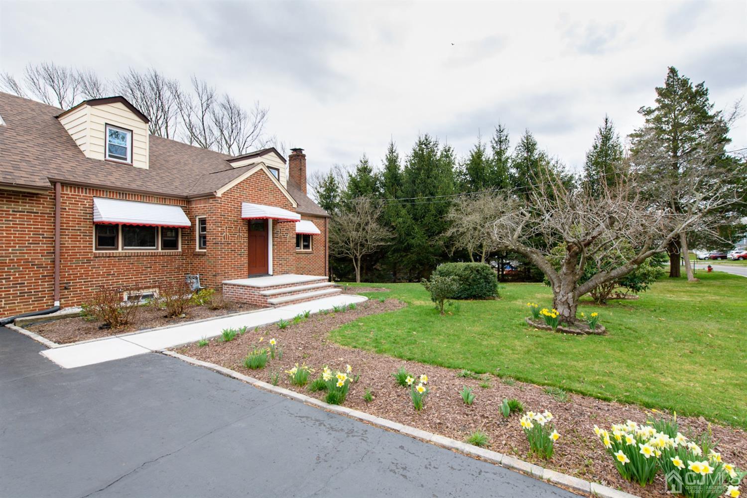 62 Middlesex Road Matawan, NJ 07747 - Photo 3 of 38 a front view of a house with garden