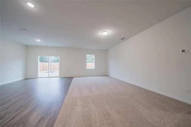 a view of empty room with window