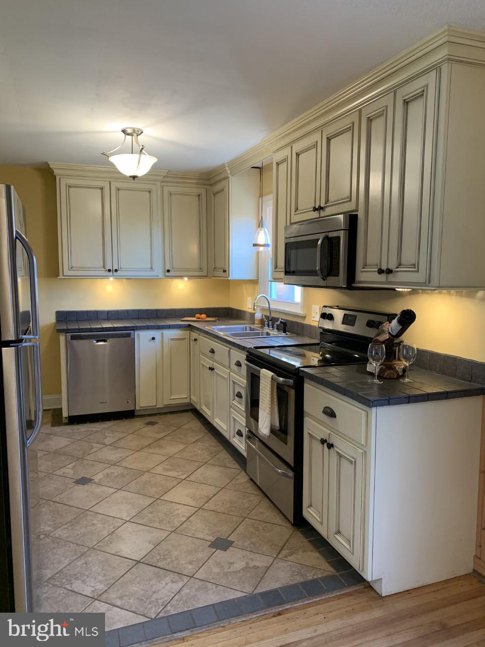 374 Hillcrest Road York, PA 17403 - Photo 13 of 40