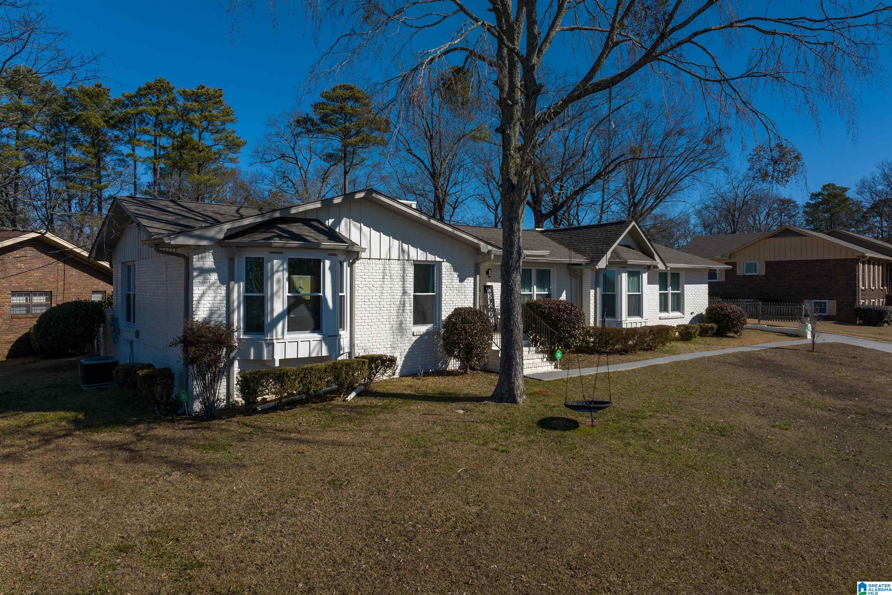 999 Ridgewood Circle Birmingham, AL 35235 - Photo 3 of 38