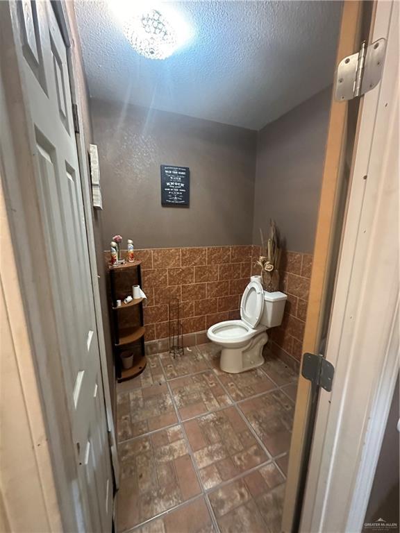 8200 Mars Lane Mission, TX 78574 - Photo 21 of 33 a bathroom with a toilet and a mirror
