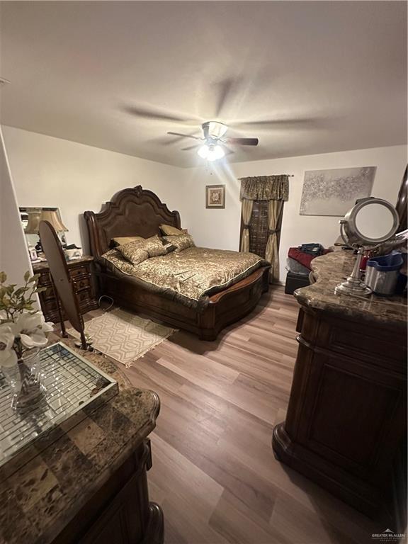 8200 Mars Lane Mission, TX 78574 - Photo 8 of 33 a living room with furniture and a table