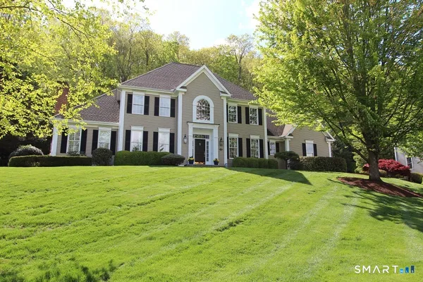 $888,000 | 19 Devonshire Court, Avon, CT 06001