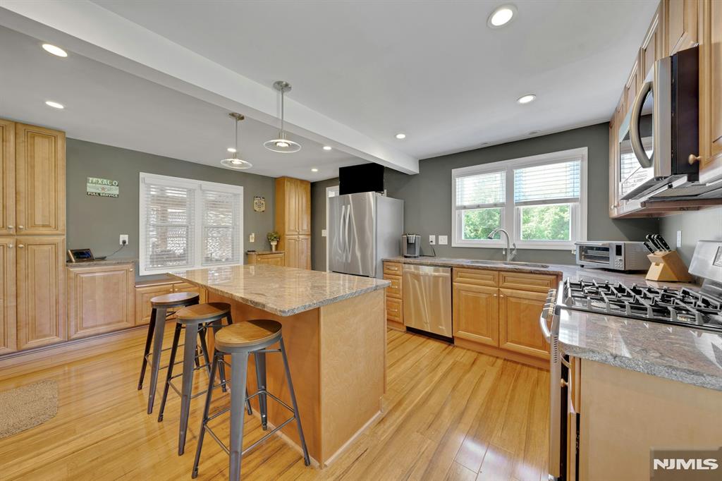 106 Steinmetz Road Hillsborough, NJ 08844 - Photo 4 of 30