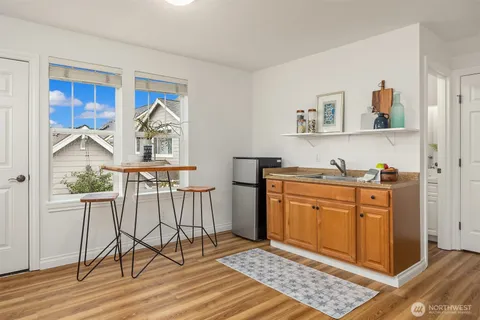 $1,550,000 | 1764 11th Avenue Northeast, Issaquah, WA 98029