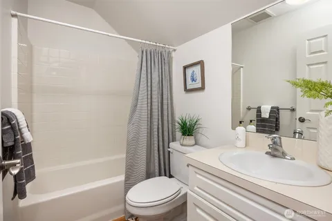 $1,550,000 | 1764 11th Avenue Northeast, Issaquah, WA 98029