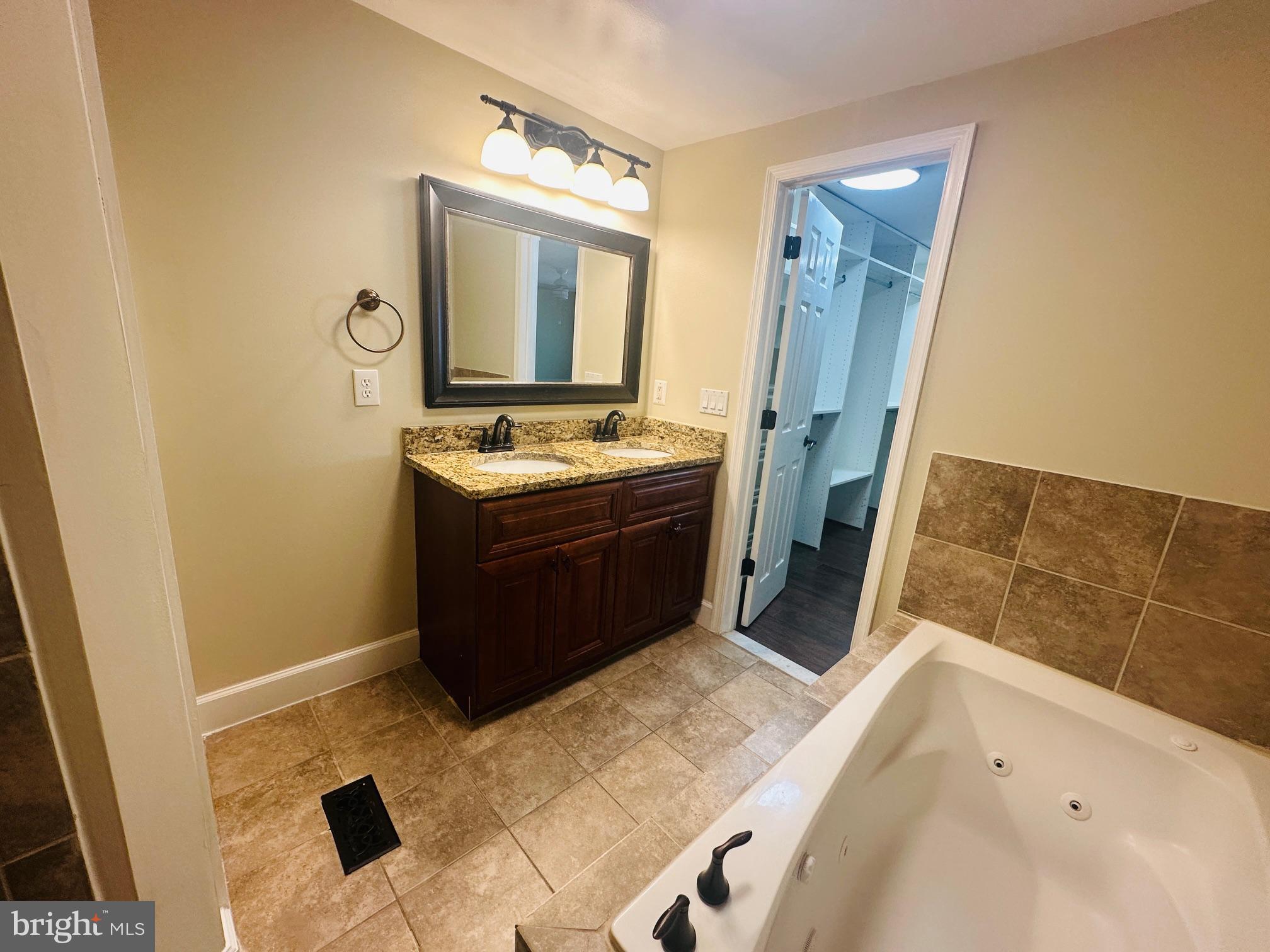 102 Hayloft Circle Sterling, VA 20164 - Photo 26 of 39 a bathroom with a tub sink and mirror