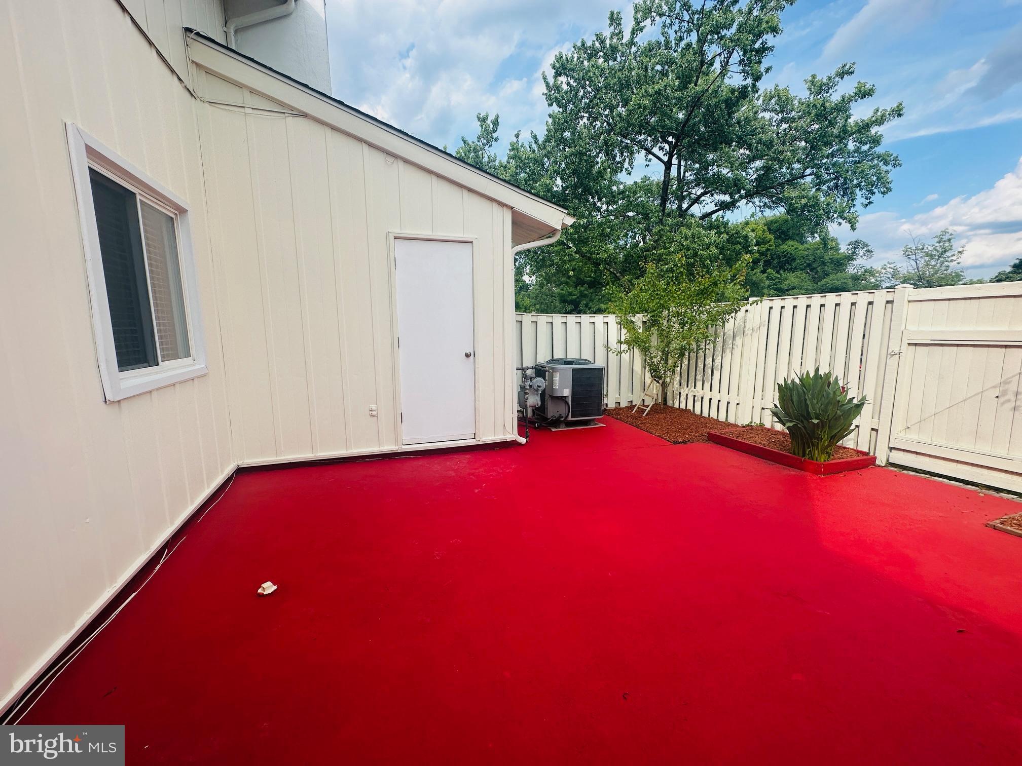 102 Hayloft Circle Sterling, VA 20164 - Photo 39 of 39 a house with pool in front of it