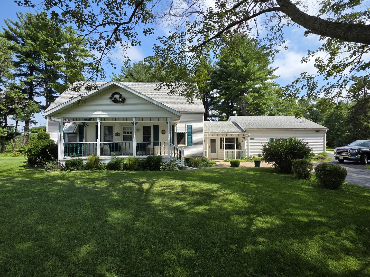 4404 Emerson Road Sterling, IL 61081 - Photo 1 of 30 Gallery Image 1