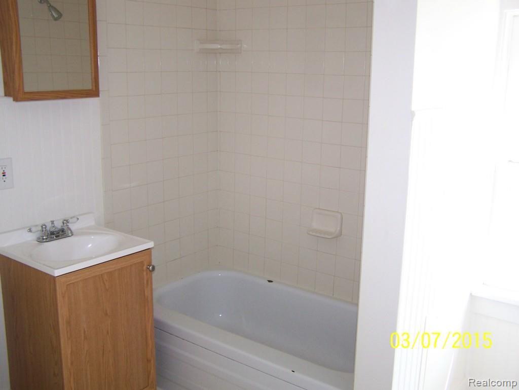 99 Chippewa Road Pontiac, MI 48341 - Photo 14 of 18 100_2263.jpg