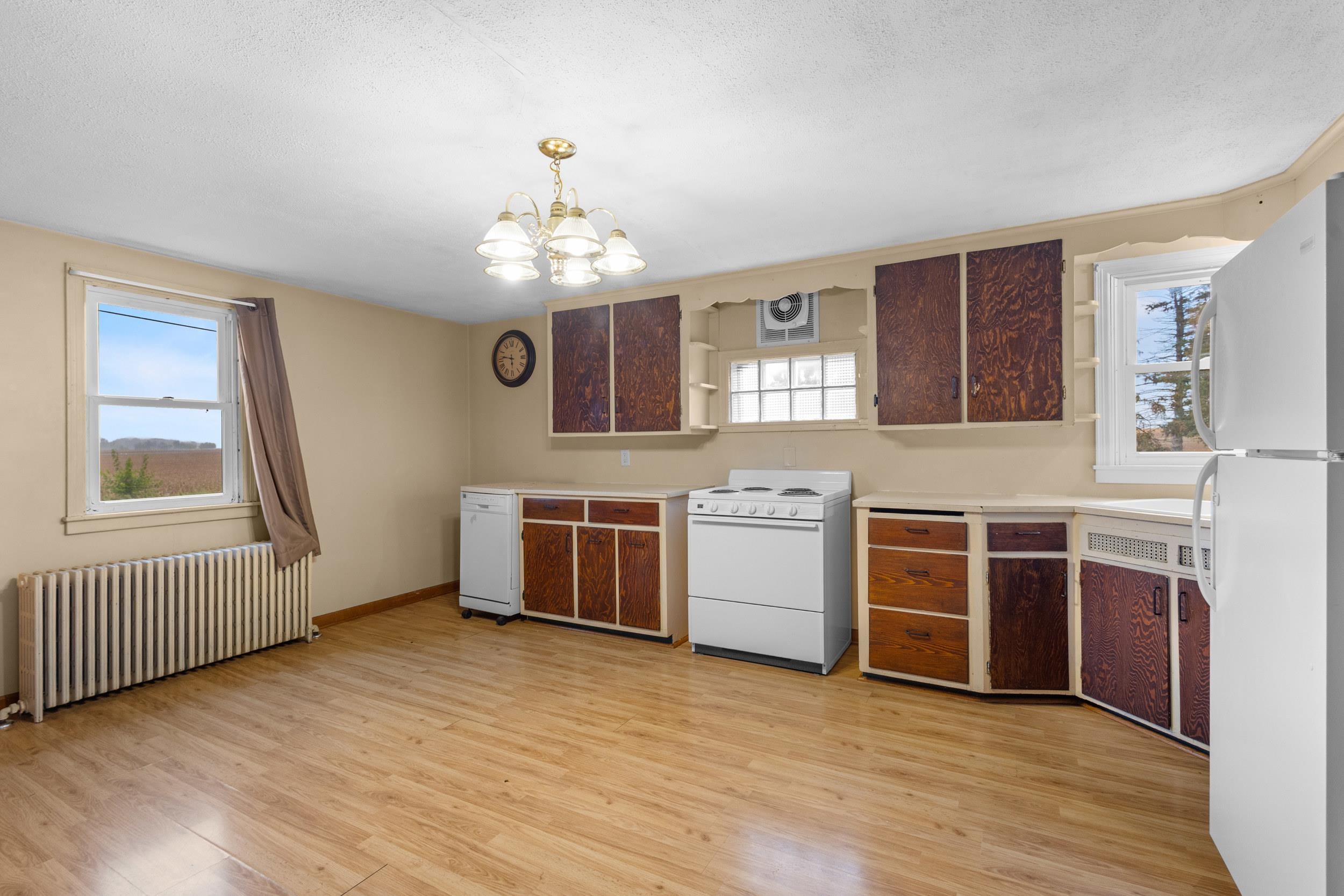 W6883 Arbor Road Juneau, WI 53039 - Photo 10 of 37 Gallery Image 10