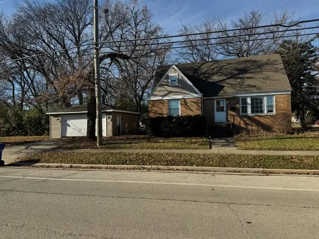 $299,900 | 2500 Maple Street, Des Plaines, IL 60018