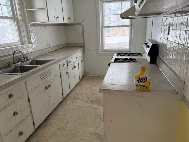 $269,900 | 2500 Maple Street, Des Plaines, IL 60018