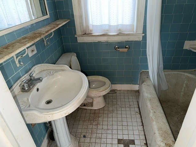 2500 Maple Street Des Plaines, IL 60018 - Photo 6 of 9 a bathroom with a sink and a toilet