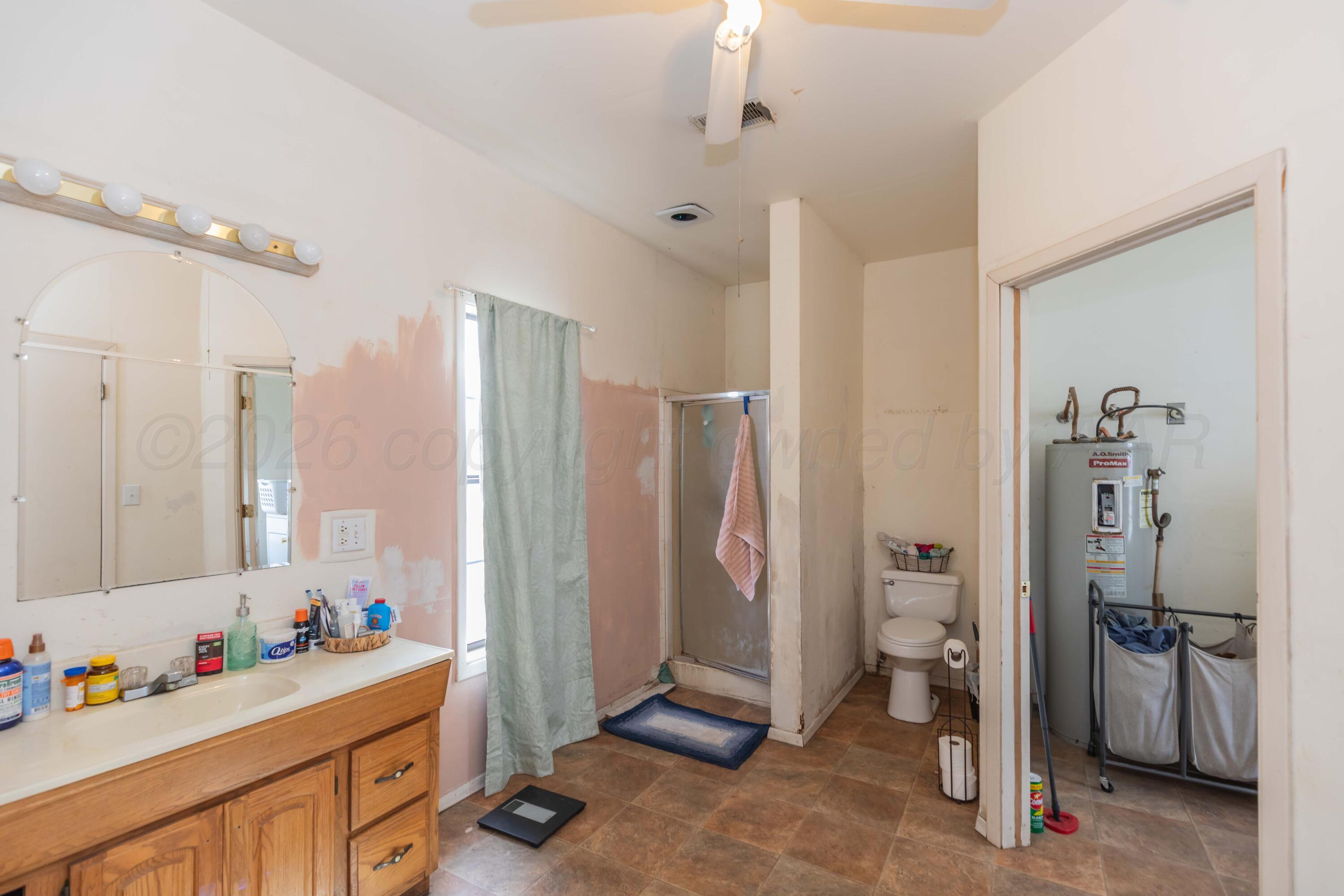 2107 Hemlock Street Borger, TX 79007 - Photo 14 of 21 MASTER BATH VIEW 1