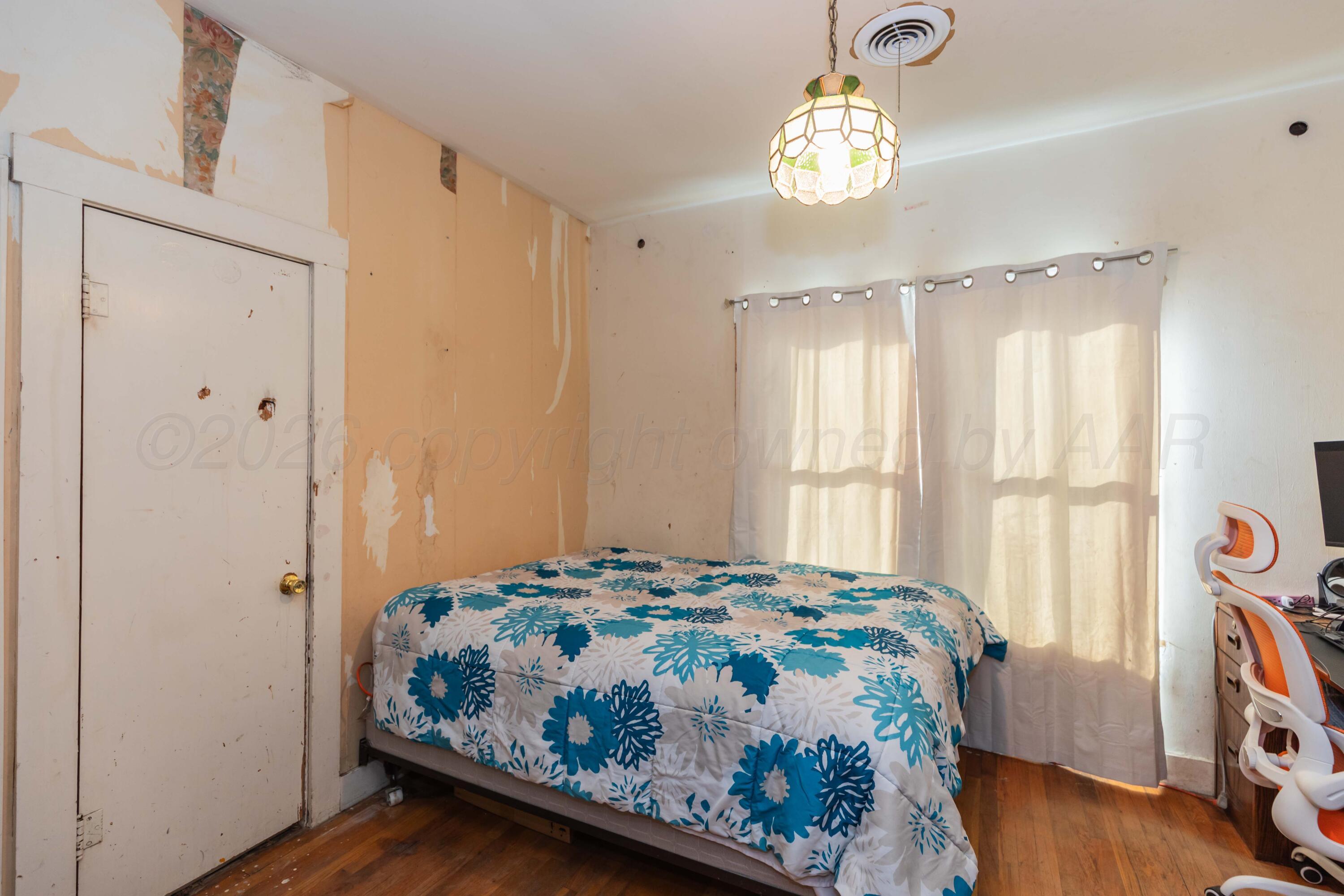 2107 Hemlock Street Borger, TX 79007 - Photo 15 of 21 BEDROOM 1 VIEW 1