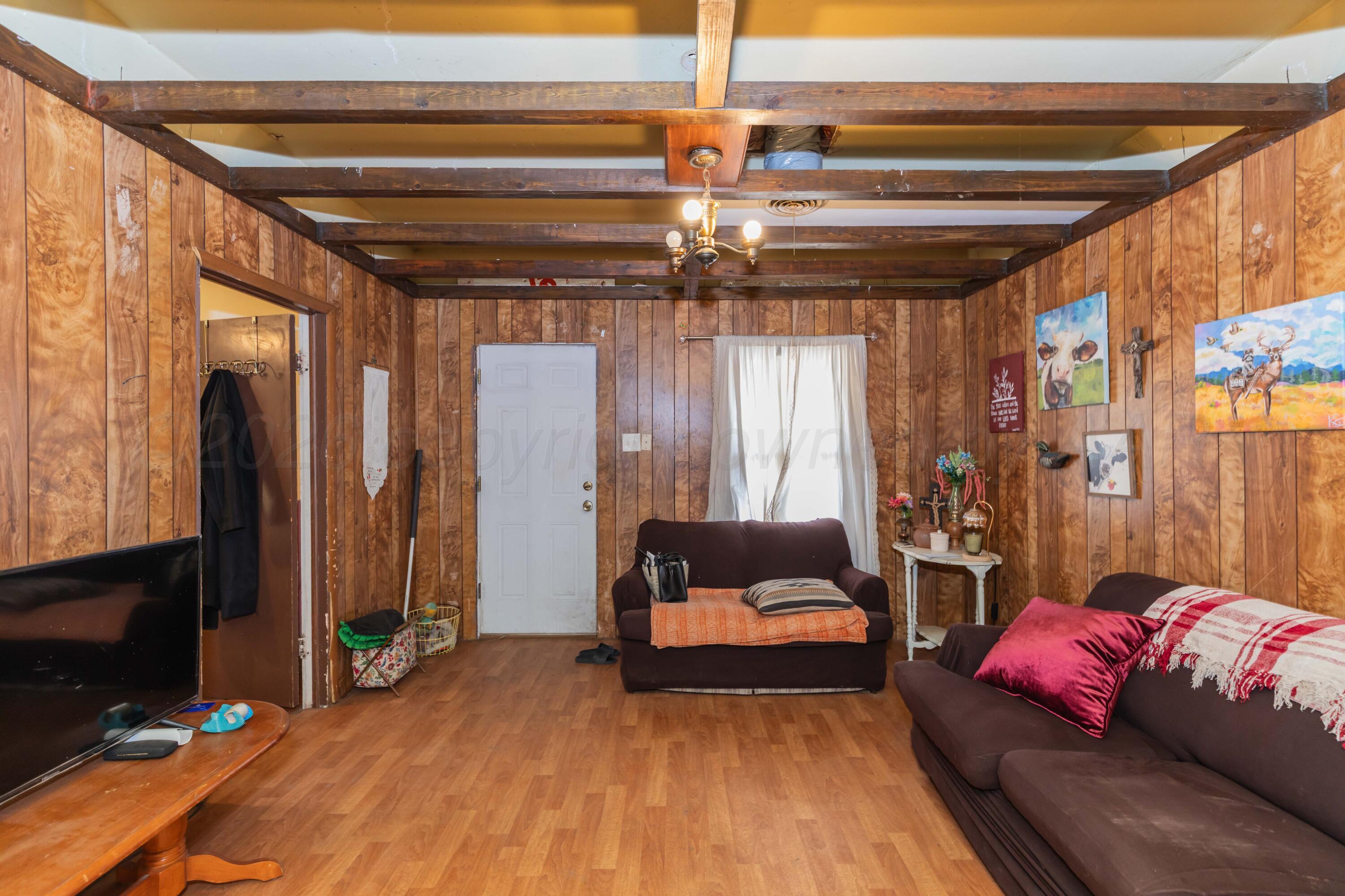 2107 Hemlock Street Borger, TX 79007 - Photo 5 of 21 LIVING ROOM VIEW 1