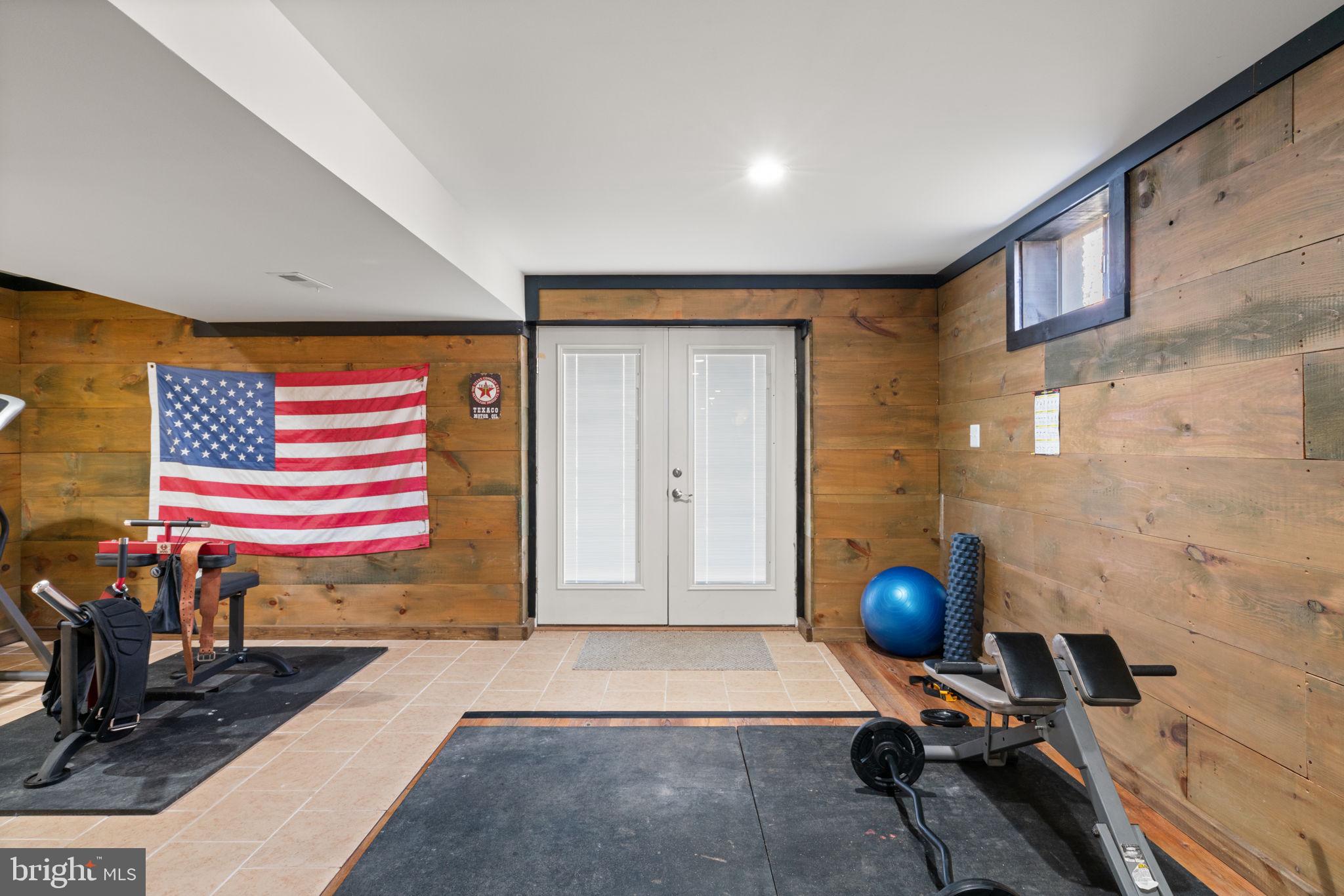 2182 Towles Road Midland, VA 22728 - Photo 35 of 50 a room with musical instruments