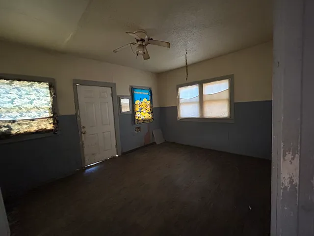 $900 | 903 West 8th Street, Quanah, TX 79252