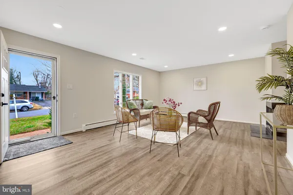 $599,000 | 104 West Amhurst Place, Sterling, VA 20164