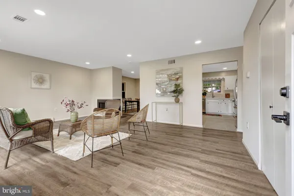 $599,000 | 104 West Amhurst Place, Sterling, VA 20164