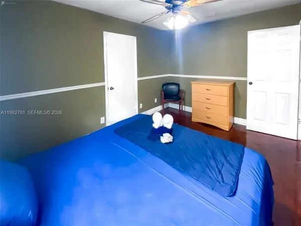 a view of livingroom with furniture
