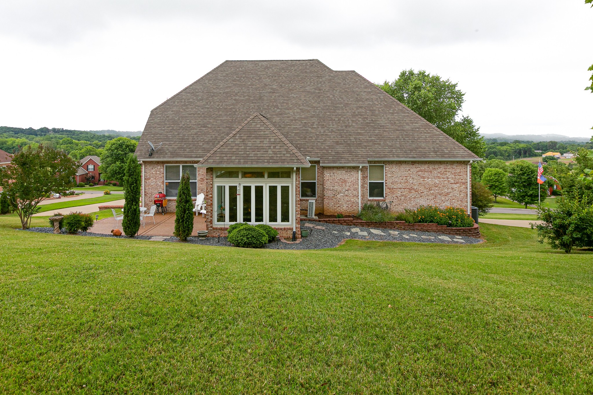 3013 Viewpointe Way Columbia, TN 38401 - Photo 36 of 39 a front view of a house with a yard and garage