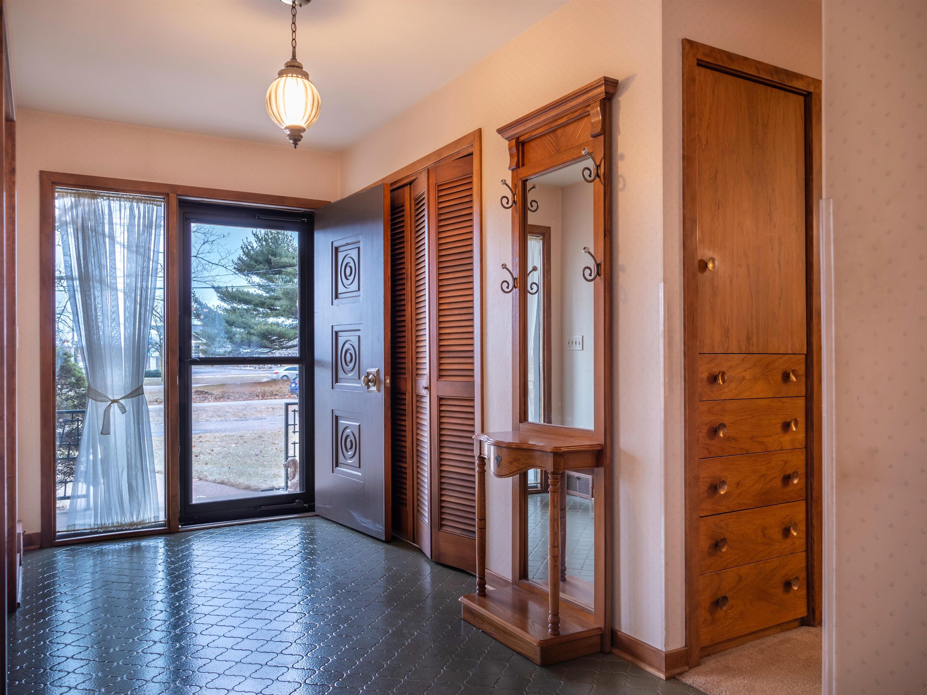 309 Division Street North Stevens Point, WI 54481 - Photo 6 of 22