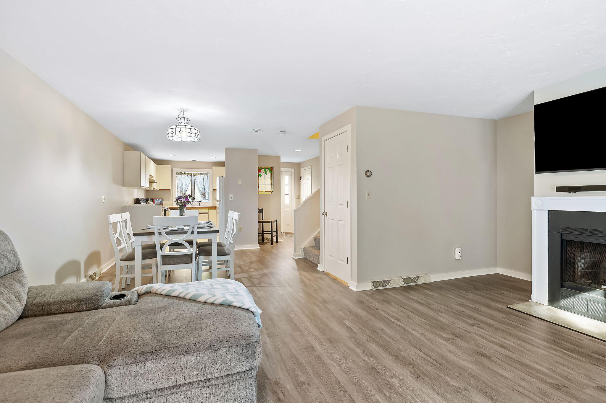 38 Shellback Way, Unit F Mashpee, MA 02649 - Photo 10 of 33 Clean, neutral colors