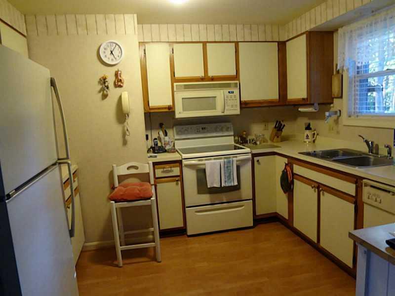 75 Willow Grove Road, Unit 1 Brunswick, ME 04011 - Photo 5 of 20 Kitchen. new floor