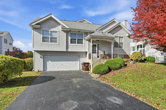 $215,000 | 1452 Fox Hound Trail, Beecher, IL 60401