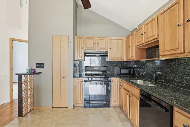 $215,000 | 1452 Fox Hound Trail, Beecher, IL 60401