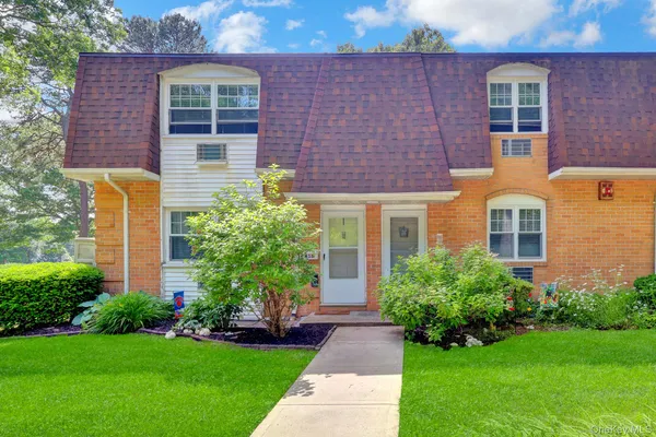 $249,000 | 25 Glen Hollow Drive, Unit H 37, Holtsville, NY 11742