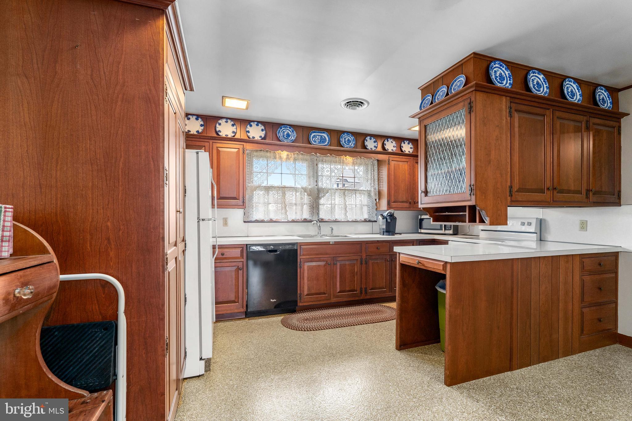 10 Pogue Avenue Rising Sun, MD 21911 - Photo 24 of 35 Custom cabinets