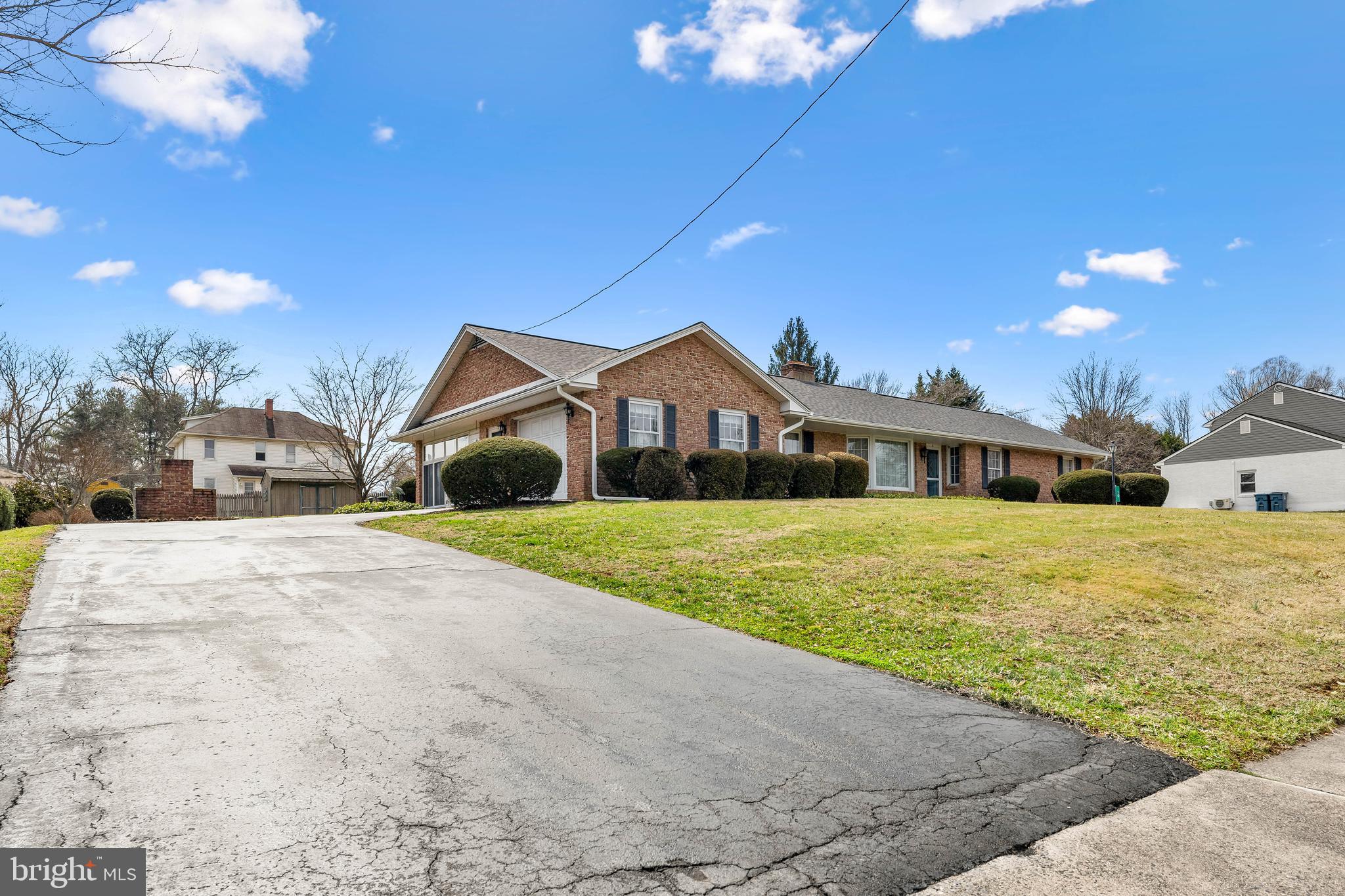 10 Pogue Avenue Rising Sun, MD 21911 - Photo 4 of 35 Large paved driveway.
