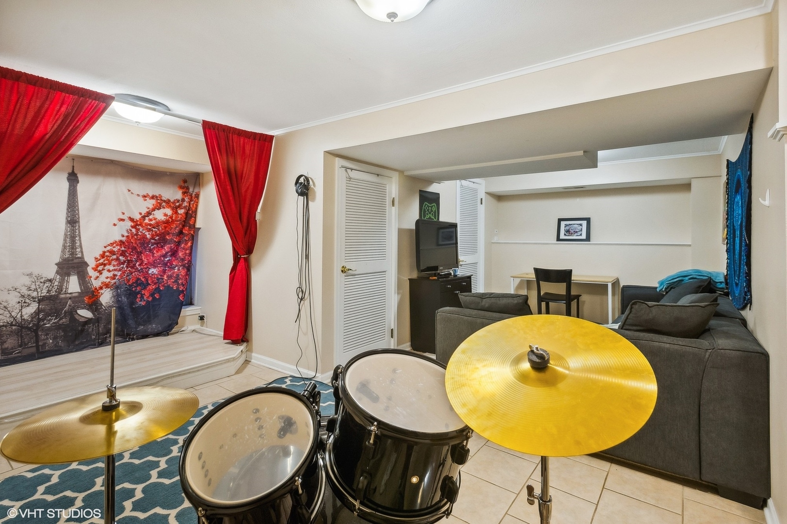3951 Rutgers Lane Northbrook, IL 60062 - Photo 20 of 22 a bathroom with a granite countertop tub and mirror