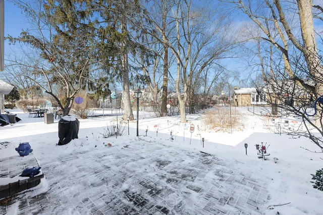 $569,000 | 1706 South Chesterfield Drive, Arlington Heights, IL 60005