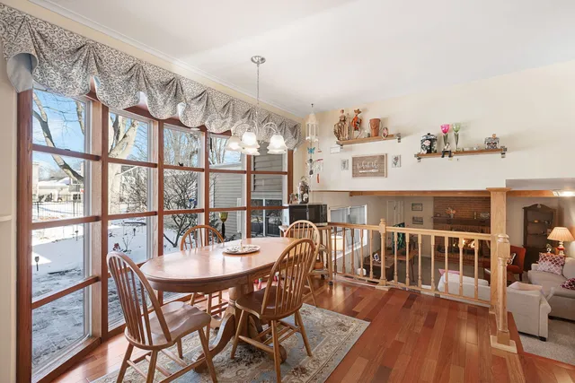 $569,000 | 1706 South Chesterfield Drive, Arlington Heights, IL 60005