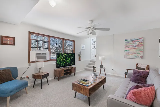 $569,000 | 1706 South Chesterfield Drive, Arlington Heights, IL 60005