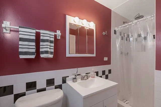 $569,000 | 1706 South Chesterfield Drive, Arlington Heights, IL 60005