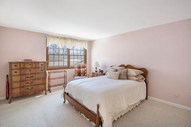 $569,000 | 1706 South Chesterfield Drive, Arlington Heights, IL 60005