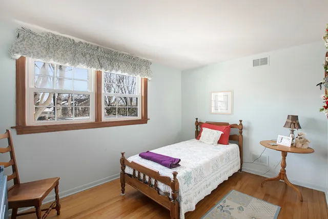 $569,000 | 1706 South Chesterfield Drive, Arlington Heights, IL 60005