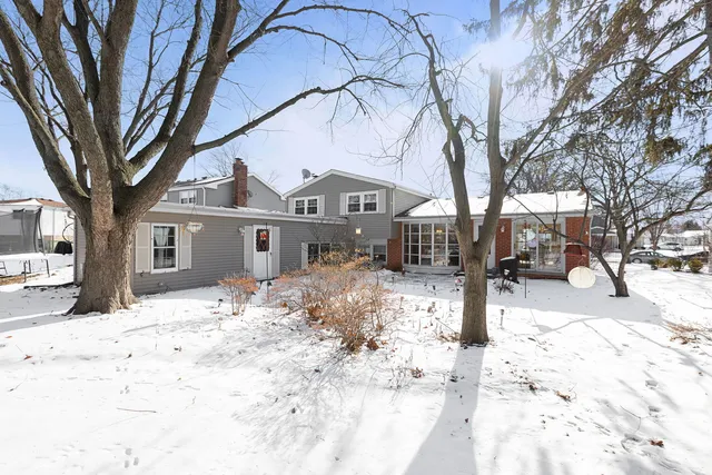 $569,000 | 1706 South Chesterfield Drive, Arlington Heights, IL 60005