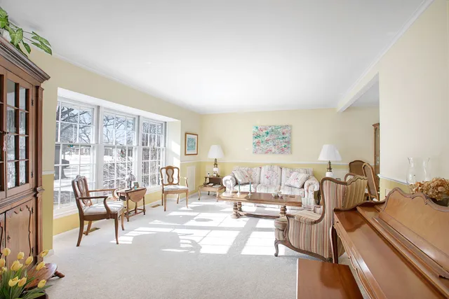 $569,000 | 1706 South Chesterfield Drive, Arlington Heights, IL 60005