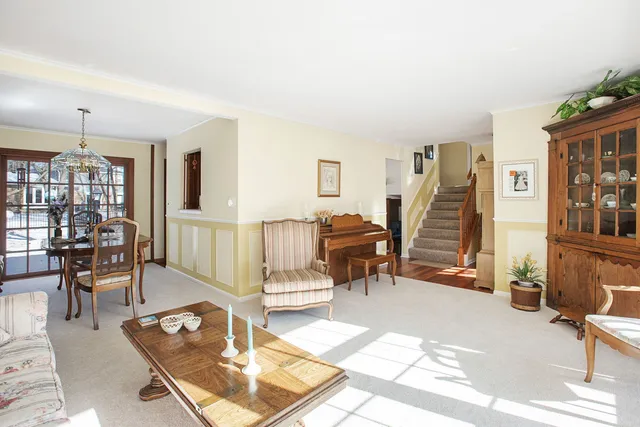 $569,000 | 1706 South Chesterfield Drive, Arlington Heights, IL 60005