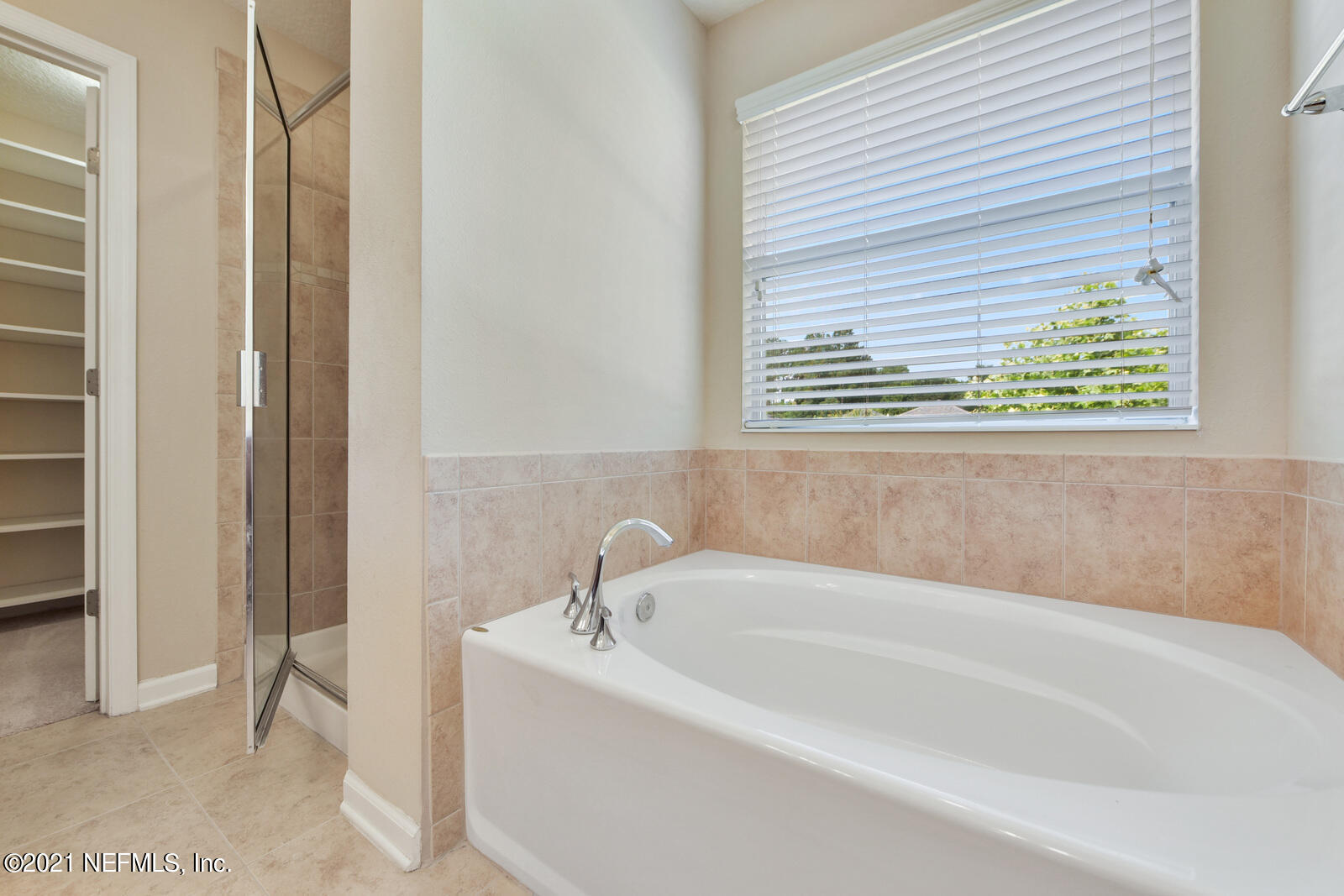 16252 Tisons Bluff Road Jacksonville, FL 32218 - Photo 19 of 34 Owners Garden Tub and Walk-In Shower